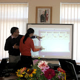 Read more about the article Pedagogės mokėsi dirbti su interaktyvia lenta „Smart board”