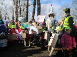 Read more about the article Pasaulinei  Žemės dienai  dovana – inkilų alėja