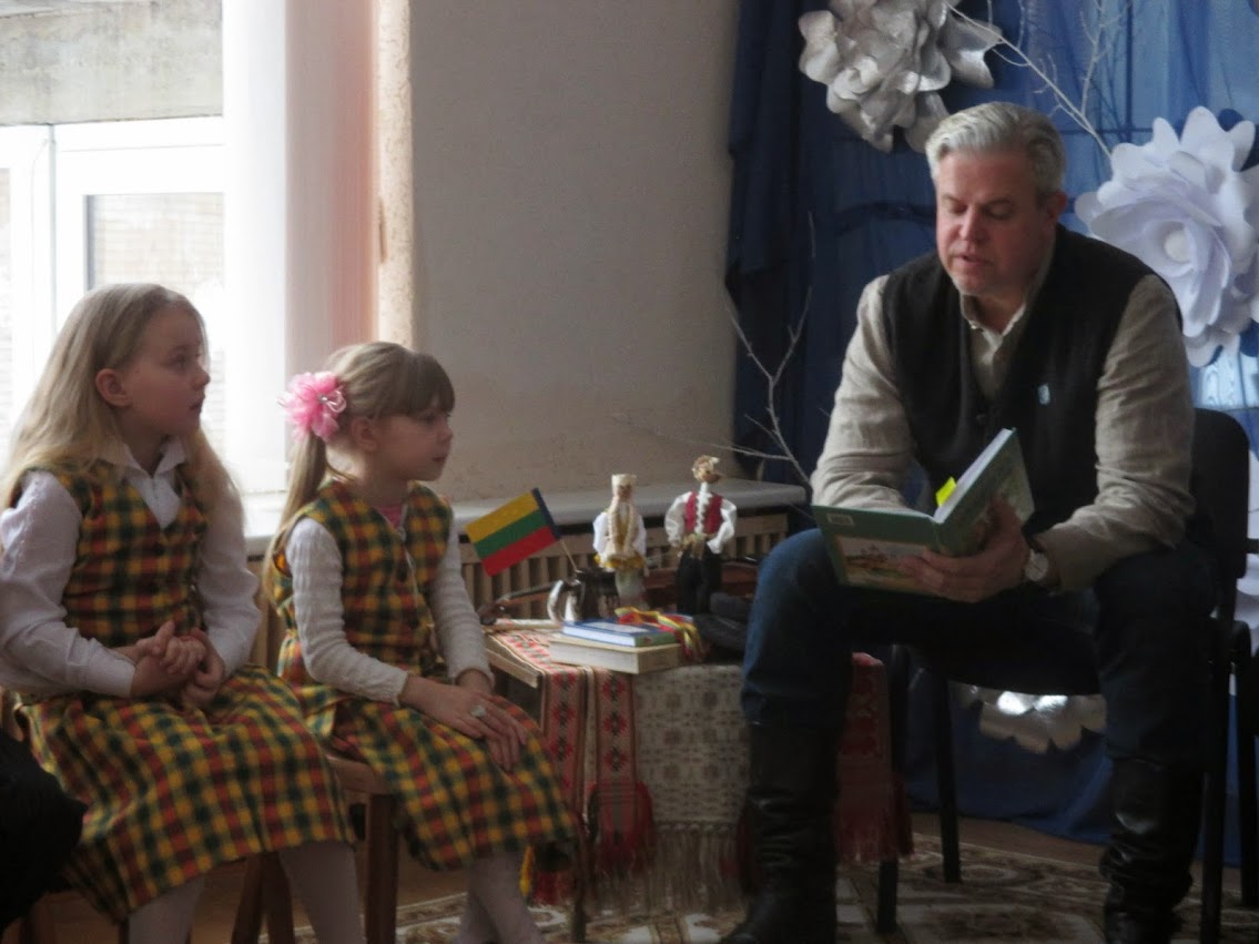 You are currently viewing Tėčiai skaito vaikams