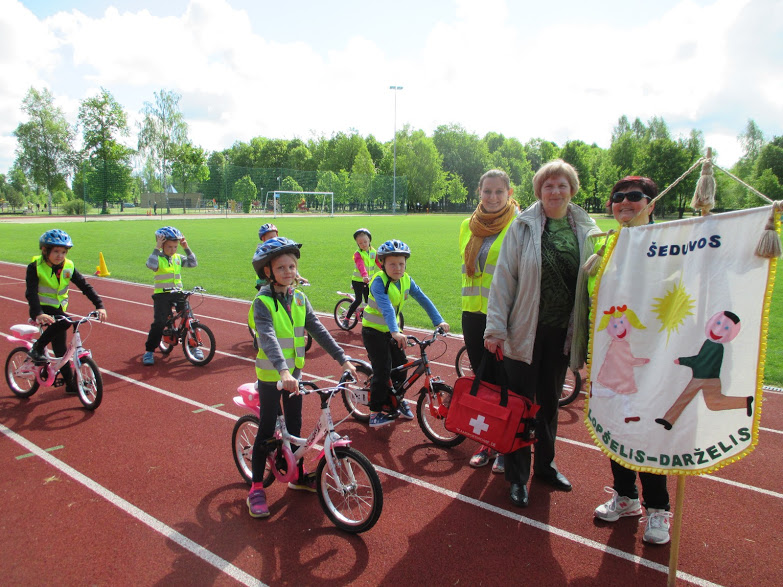 You are currently viewing Dviratukų šventė – olimpiada „Mano ratai buvo du“