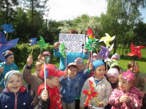 Read more about the article “Kiškučių” grupės pramoga “Vėjo malūnėliai”
