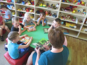 Read more about the article Stovyklautojai miesto bibliotekoje
