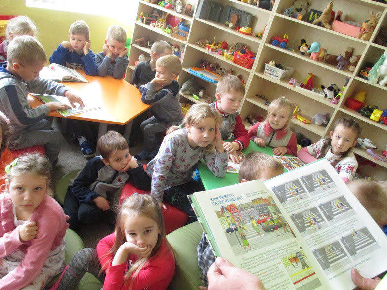 You are currently viewing Ir knygelė ves saugiai į kelią