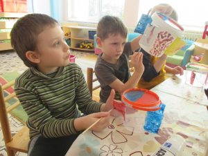 Read more about the article Vaikų darbeliai mažiesiems draugams