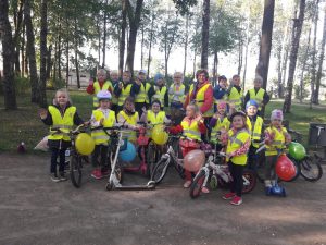 Read more about the article Dviratukų šventė – “Vairuojame ekologiškai”