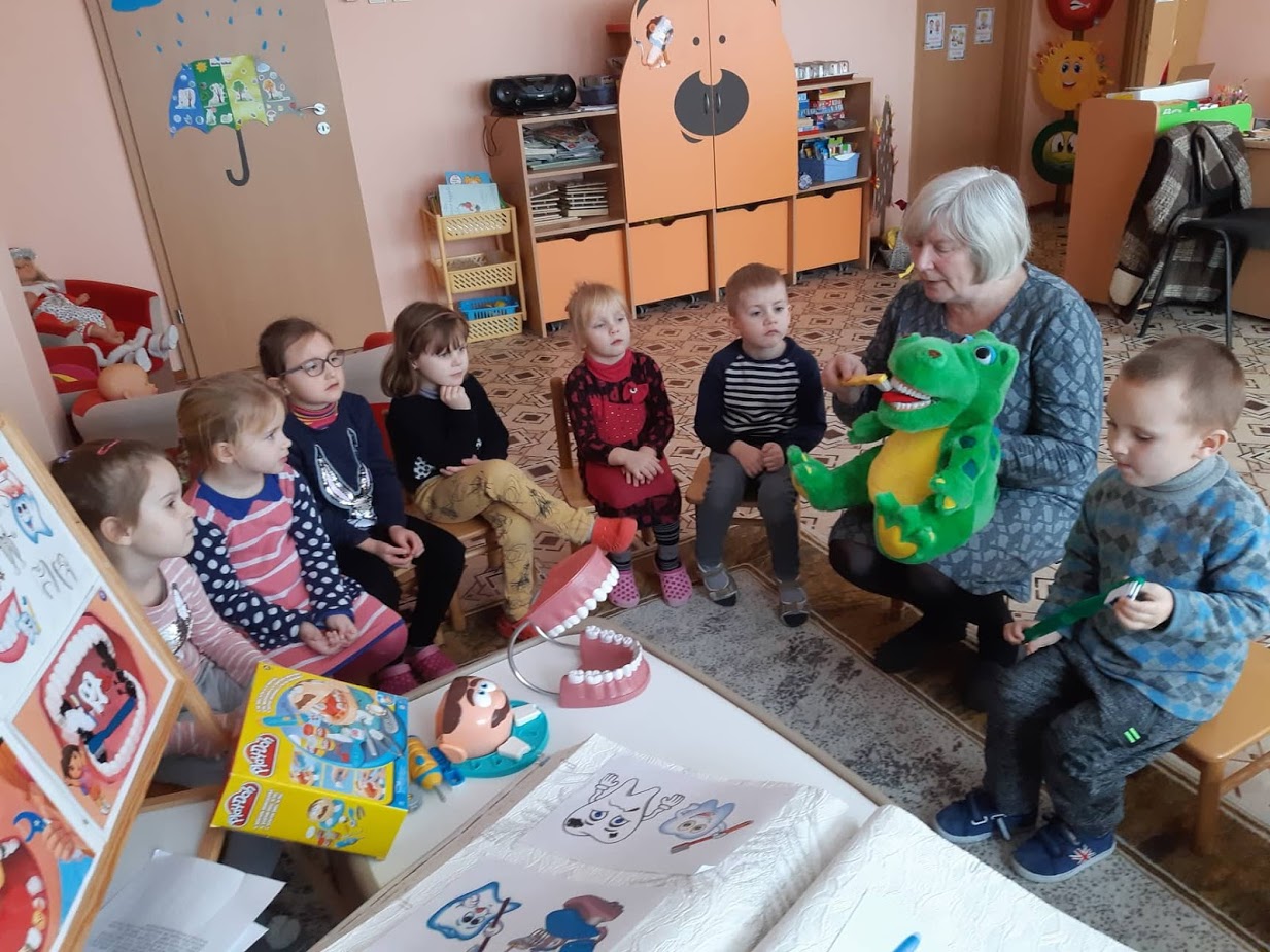You are currently viewing Projektas  „Ir juoksis dantukai, sveikučiai blizgės“