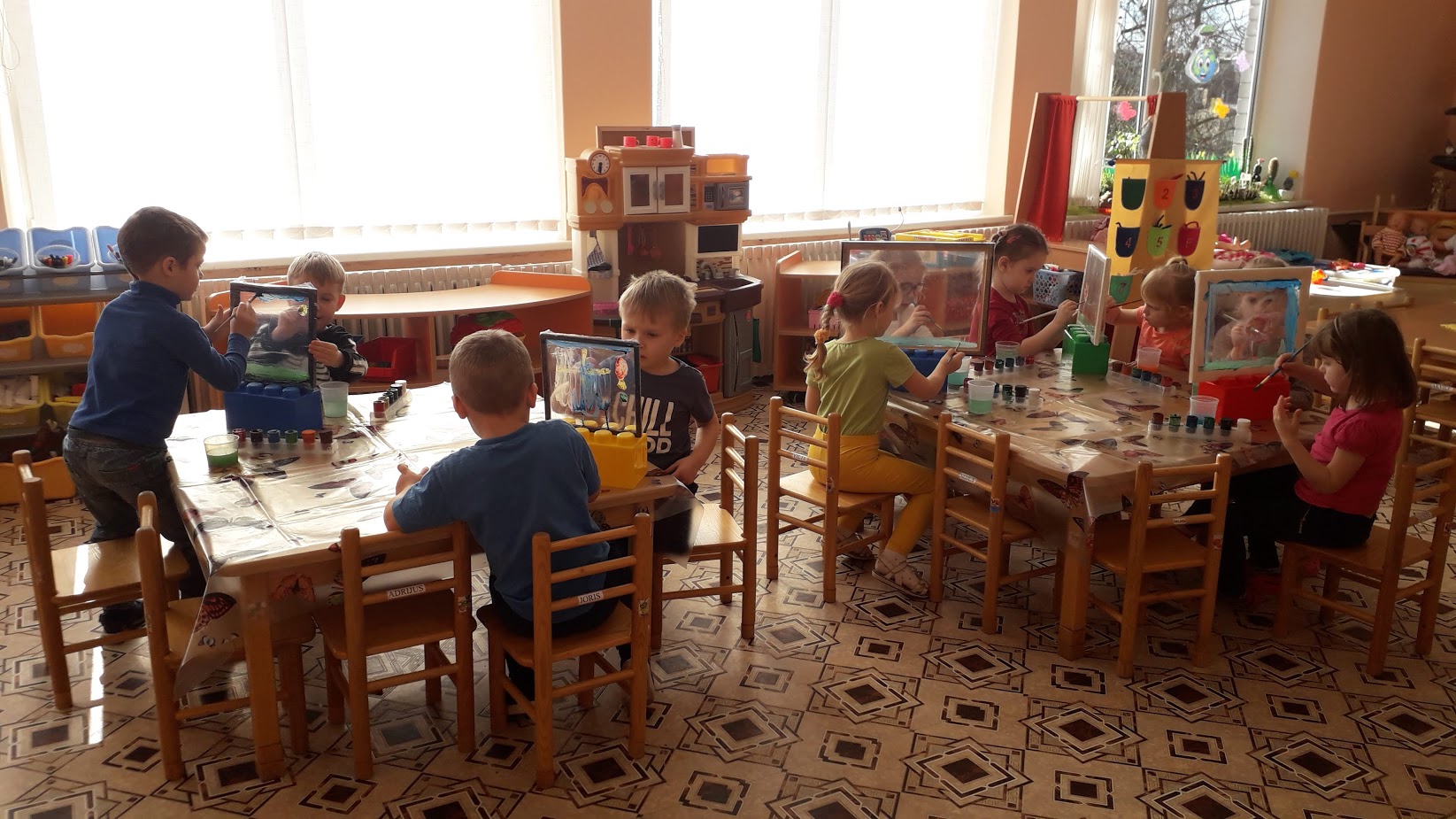 You are currently viewing Kūrybos valandėlės “Liūtukų” grupėje