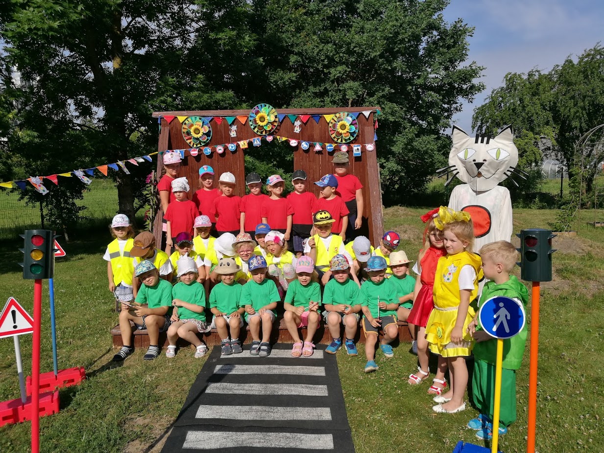 You are currently viewing Dainų festivalis “Šviesoforas mano draugas”