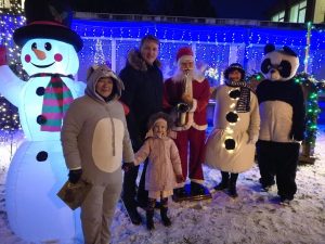 Read more about the article Rytas “Kalėdiniame kiemelyje”