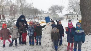 Read more about the article Priešmokyklinukų žiemiški žiaugsmai