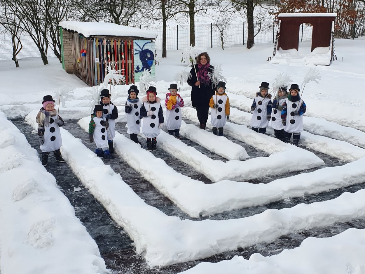 You are currently viewing Sniego labirintas Šeduvos lopšelyje-darželyje