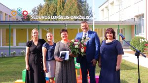 Read more about the article Šeduvos lopšelio-darželio bendruomenė iškilmingai atsisveikino su ilgamete darbuotoja, direktoriaus pavaduotoja ugdymui Aldona Jurelevičiene, kuri baigė savo vadybinį – pedagoginį kelią