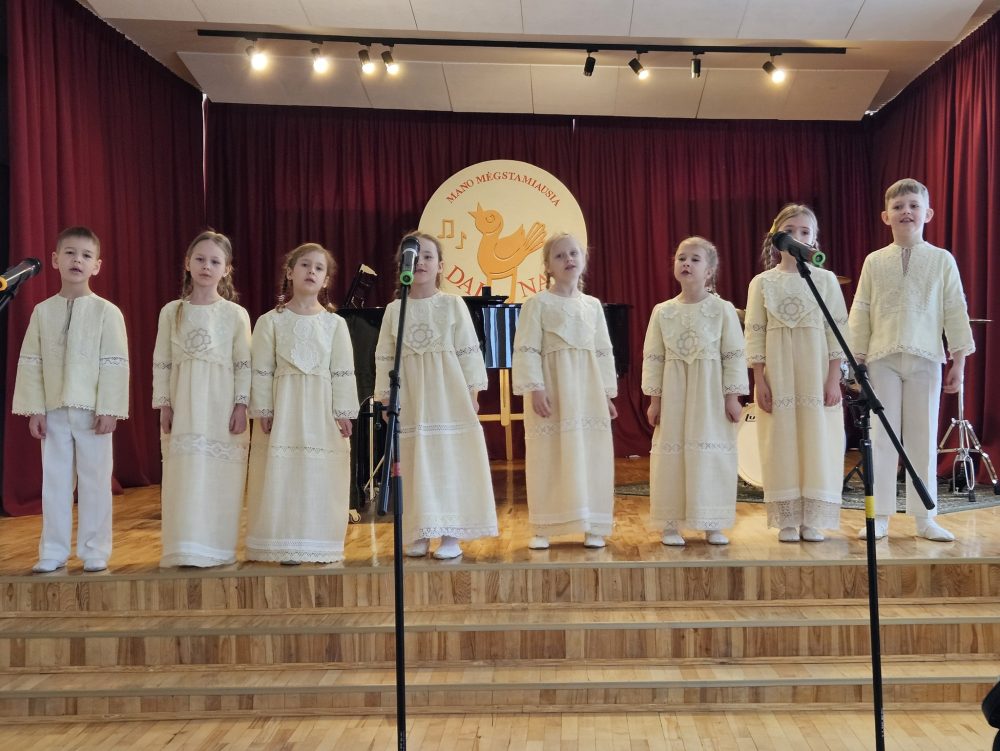You are currently viewing Jaunųjų atlikėjų festivalis „Mano mėgstamiausia daina“ Radviliškio muzikos mokykloje