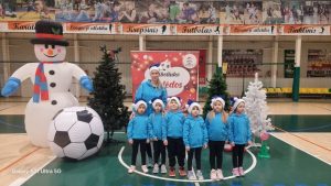 Read more about the article ŠVENTINĖ SPORTINĖ PRAMOGA „FUTBOLIUKO KALĖDOS“!