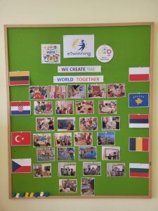 Read more about the article Tarptautinis projektas „Mes kuriame pasaulį kartu“ („We Create the World Together“)