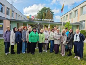 Read more about the article Kūrybiniai mainai ir tvarios idėjos: Šeduvos lopšelyje-darželyje lankėsi svečiai iš Klaipėdos!